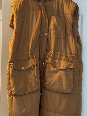 Hooded Quilted Puffer Vest in Camel